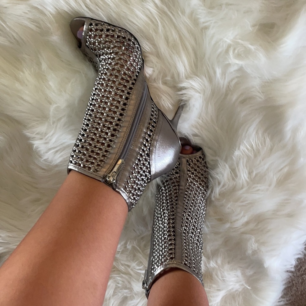 Shoes - Picture 2 of 3
